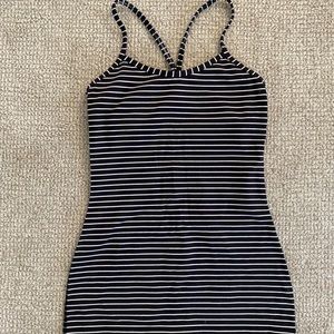 Women’s Lululemon workout top